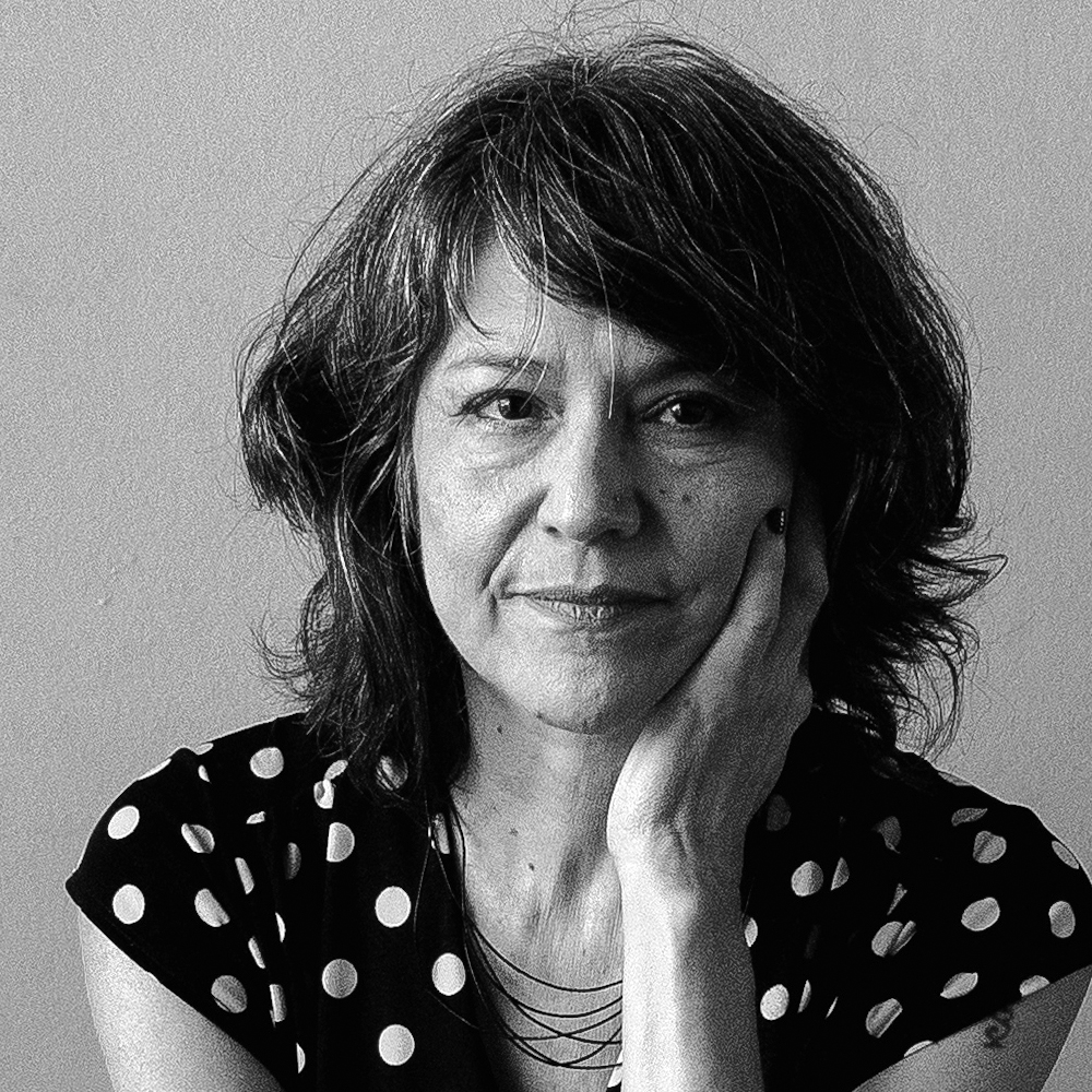Professional headshot of Tânia Anaya